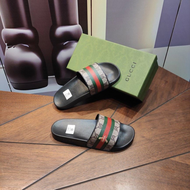 G*u*i slippers
